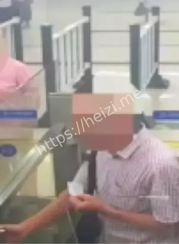 老人为相亲减龄